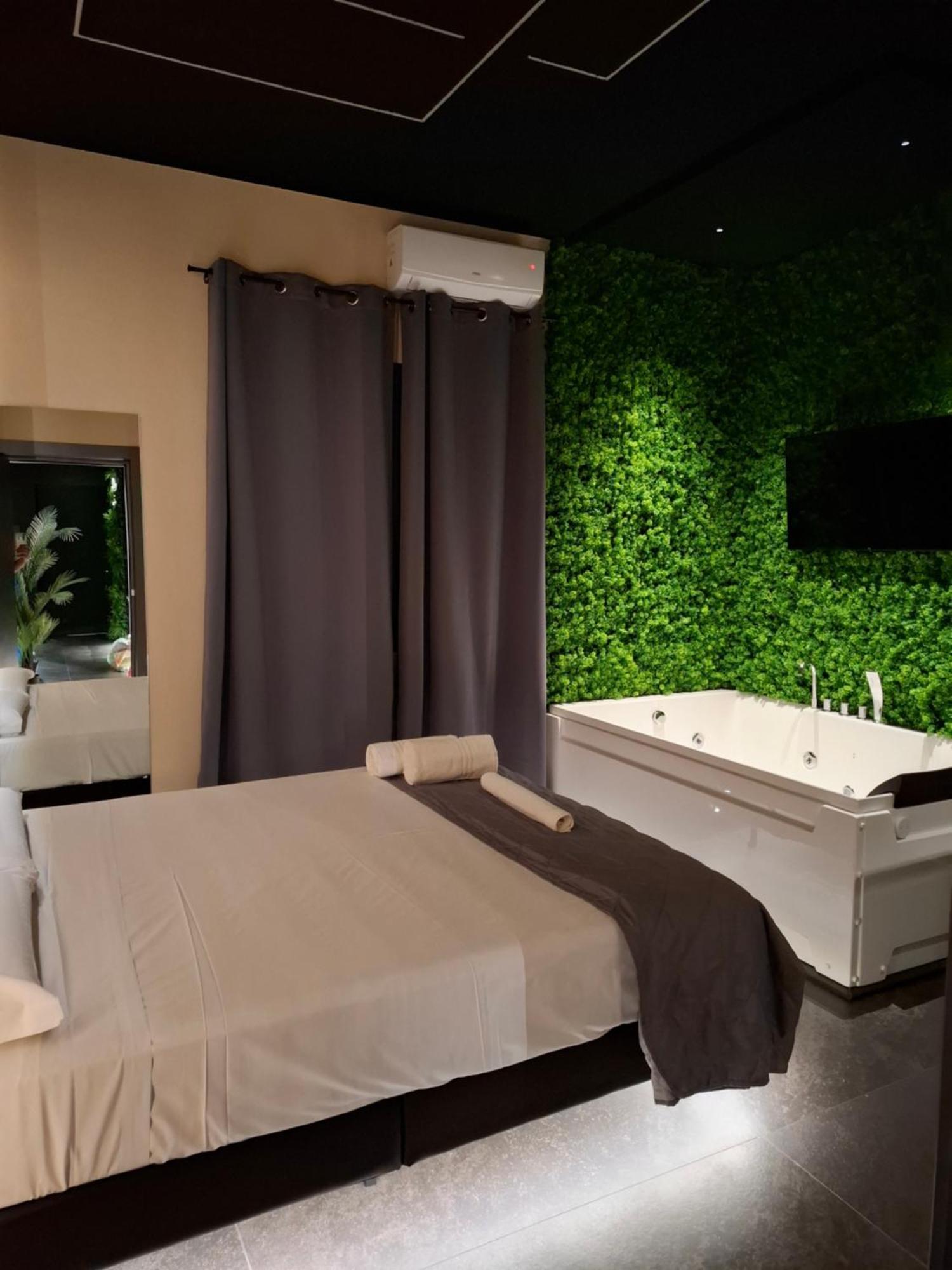 Dark & Light Rooms & Luxury Suites Catania-Fontanarossai nemzetközi repülőtér Kültér fotó